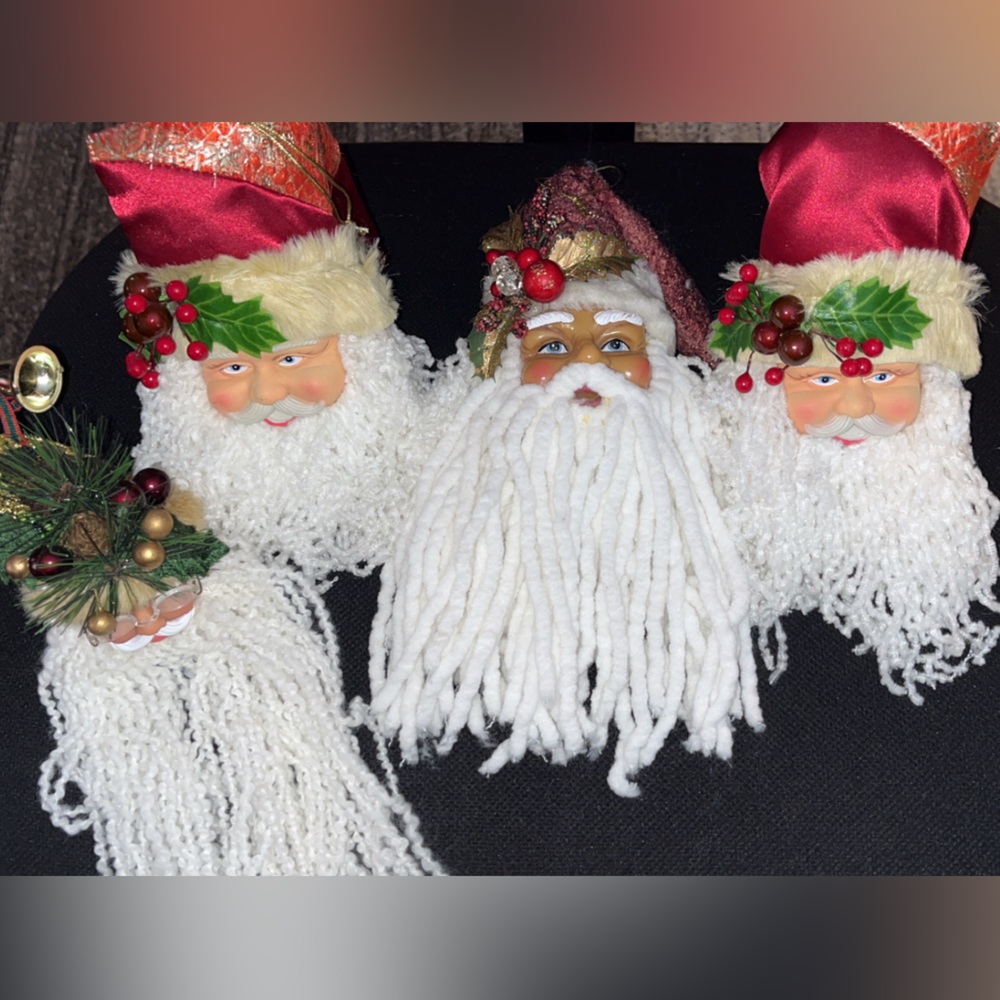 Vintage Santa Claus Holiday Decor Set - Red and White (2)